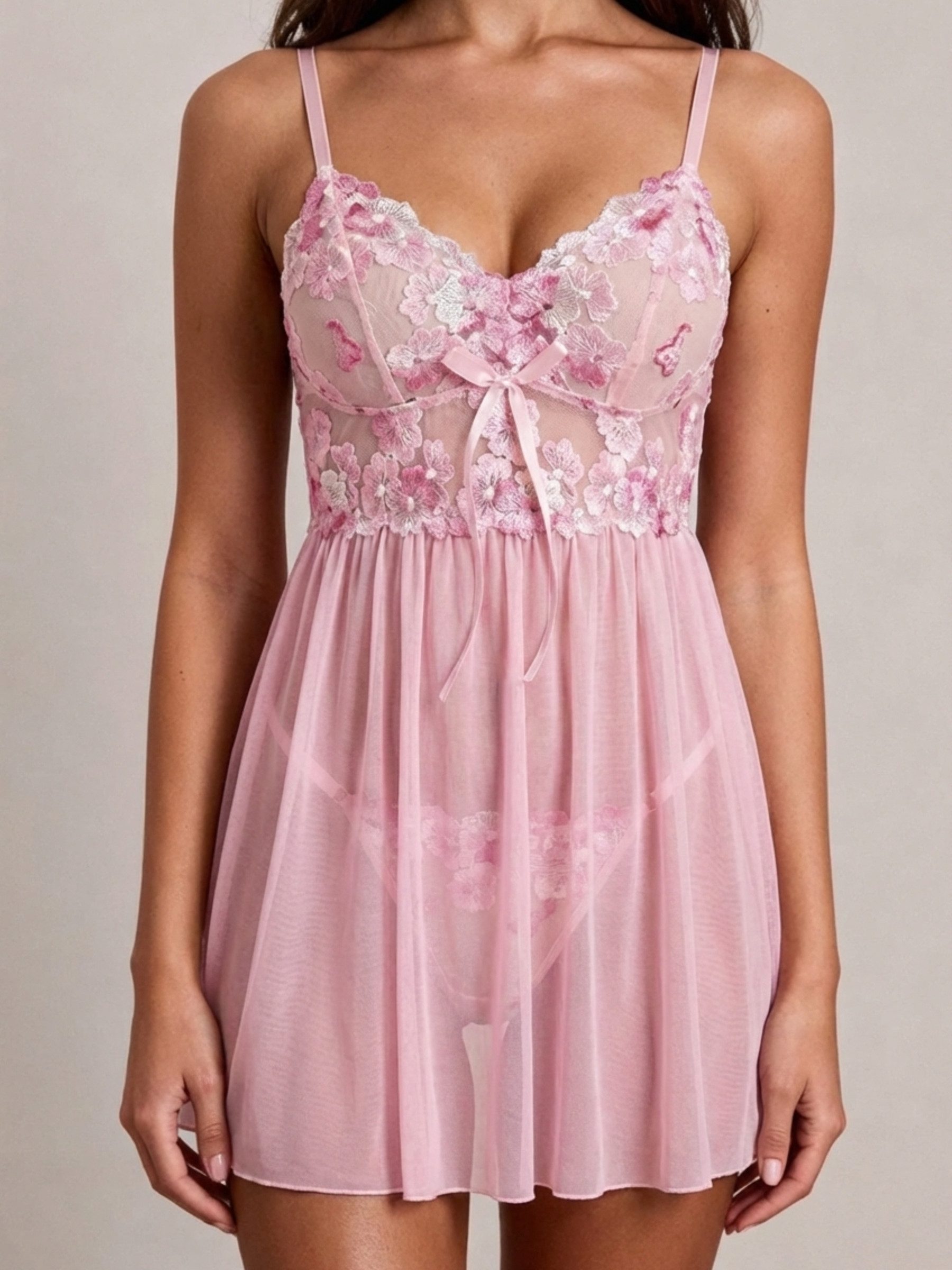 Elegant Love Negligé Reizwäsche-Set: Transparentes Schlafanzug & String als Nachtwäsche (Set, 2-tlg., Negligee + Tanga) Babydoll mit Blumenstickerei – perfekt für besondere Momente