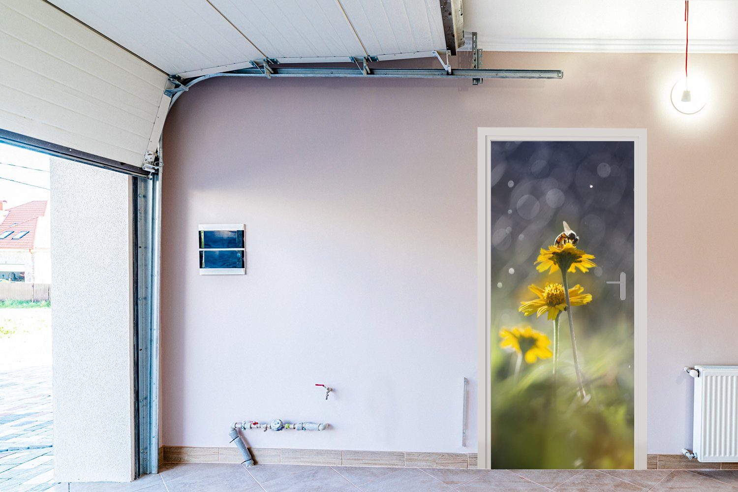 bedruckt, cm Tür, Regen, - Türtapete (1 - Blumen Fototapete St), für Biene Matt, 75x205 Türaufkleber, MuchoWow