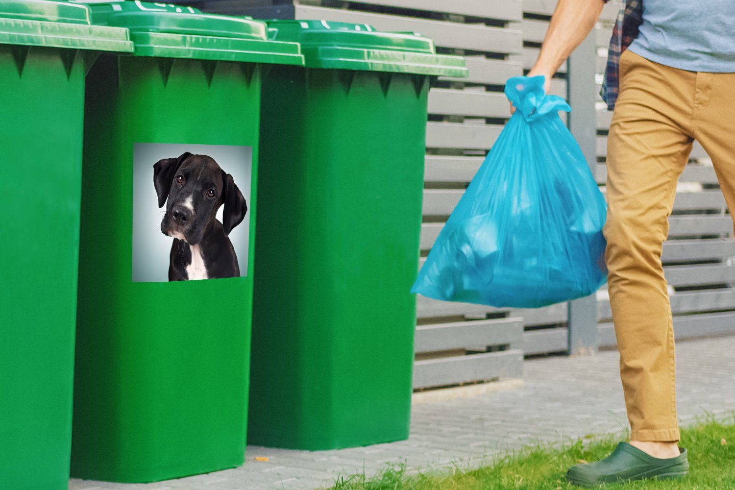 MuchoWow Wandsticker Süßer schwarzer und weißer Abfalbehälter Mülleimer-aufkleber, St), (1 Container, Hund Sticker, Mülltonne