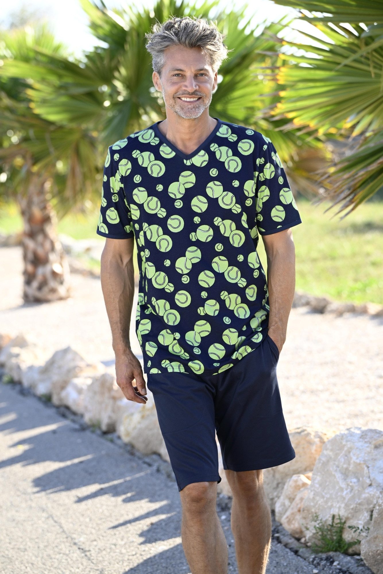 Ringella Shorty mit Tennisball-Dessin und blauer Bermuda mit Seitentaschen (2 tlg)