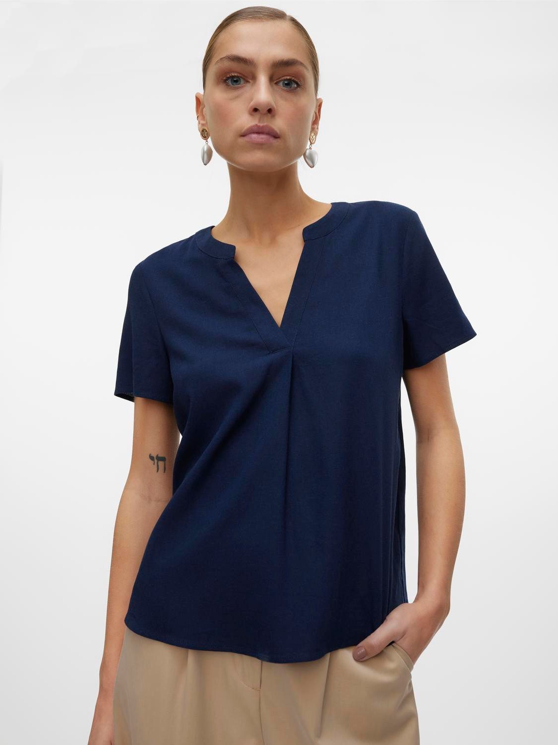 Vero Moda Blusenshirt VMMYMILO SS V-NECK TOP WVN GA mit Leinen günstig online kaufen