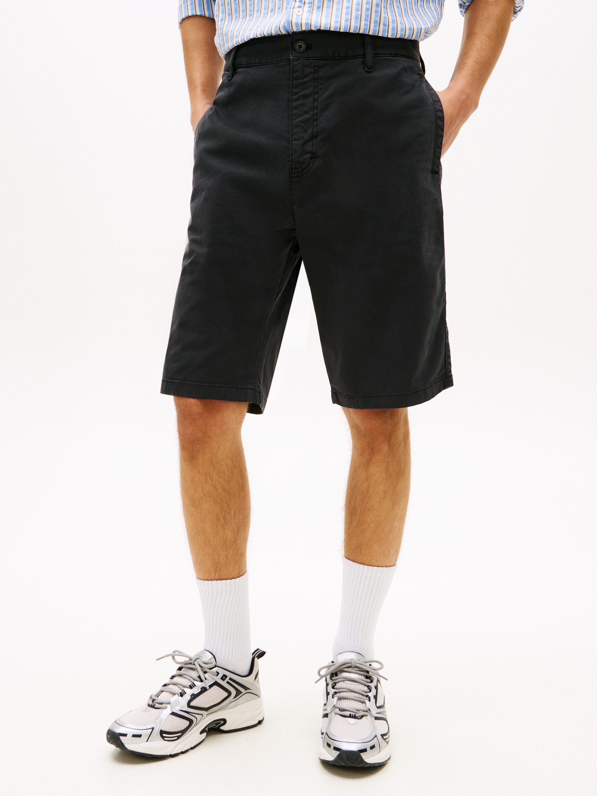 Tommy Jeans Chinoshorts TJM OTIS COTTON CHINO Regular fit mit praktischen Taschen