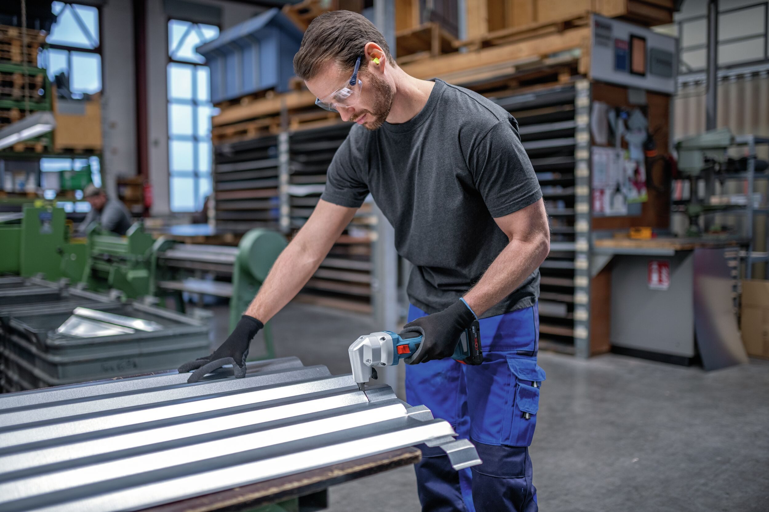 BOSCH Akku-Knabber GNA 18V-16 E, 18 in V, Nager mit 2x Akku ProCORE 4 Ah - in L-BOXX 136