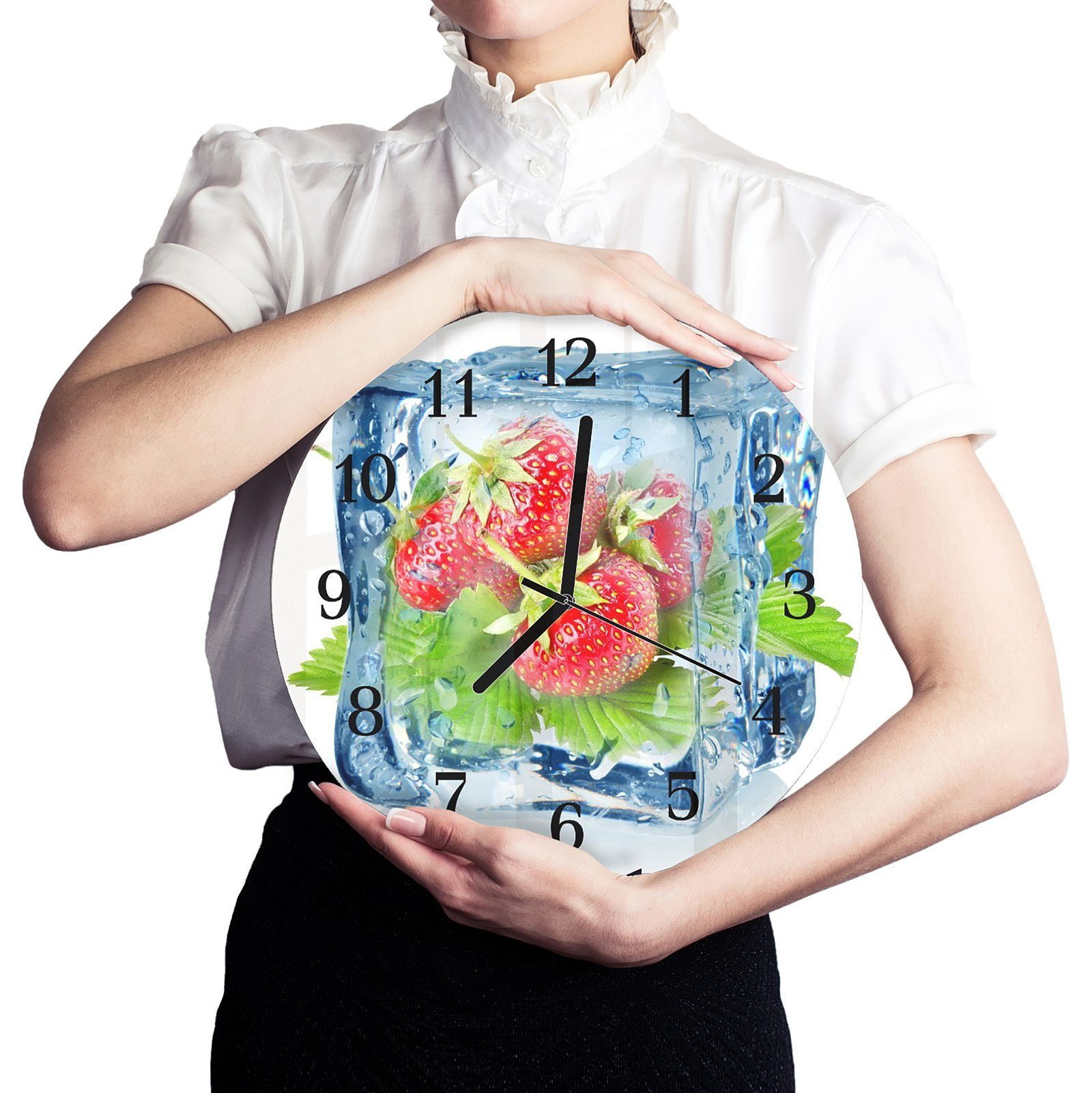 mit Glas Rund Eiswürfel aus in mit und 30 Wanduhr Durchmesser cm Wanduhr Primedeco Erdbeeren - Quarzuhrwerk Motiv