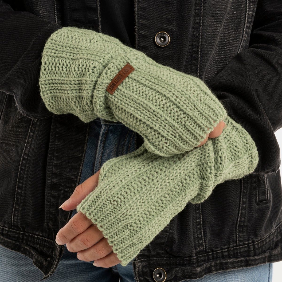 Knit Factory Armstulpen Nica Armstulpen Sage Green One Size Gestreift (Set, 1-St., Spar-Set) Strick accesoires Wohnen sale winter herbst deko mode Damen Herren