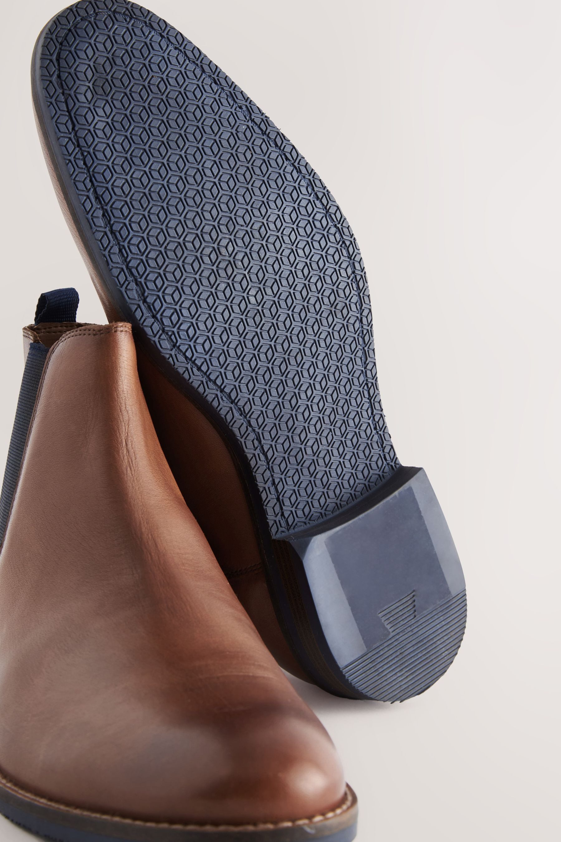 Next Chelsea-Stiefel aus Leder Chelseaboots – Bild 4 von 5