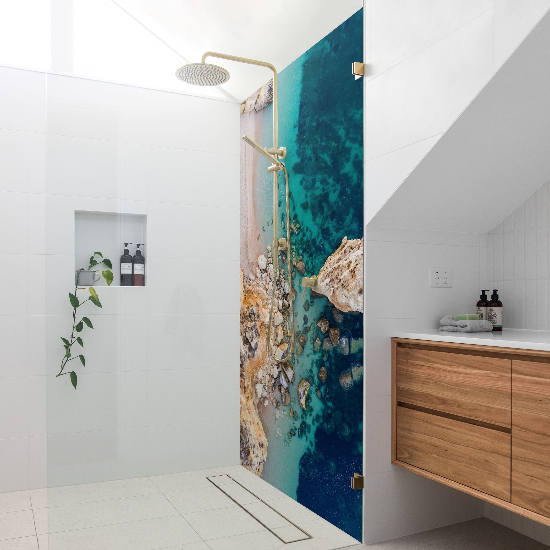Bilderdepot24 Duschrückwand Strand türkis Duschrückwand ohne Bohren Dusche Natur Meere, (1-tlg., 0,61 mm starke Folie selbstklebend Wandpaneele Dusche versch. Größen), fugenlose & wasserfeste Motiv Rückwand Wandverkleidung für Duschkabine