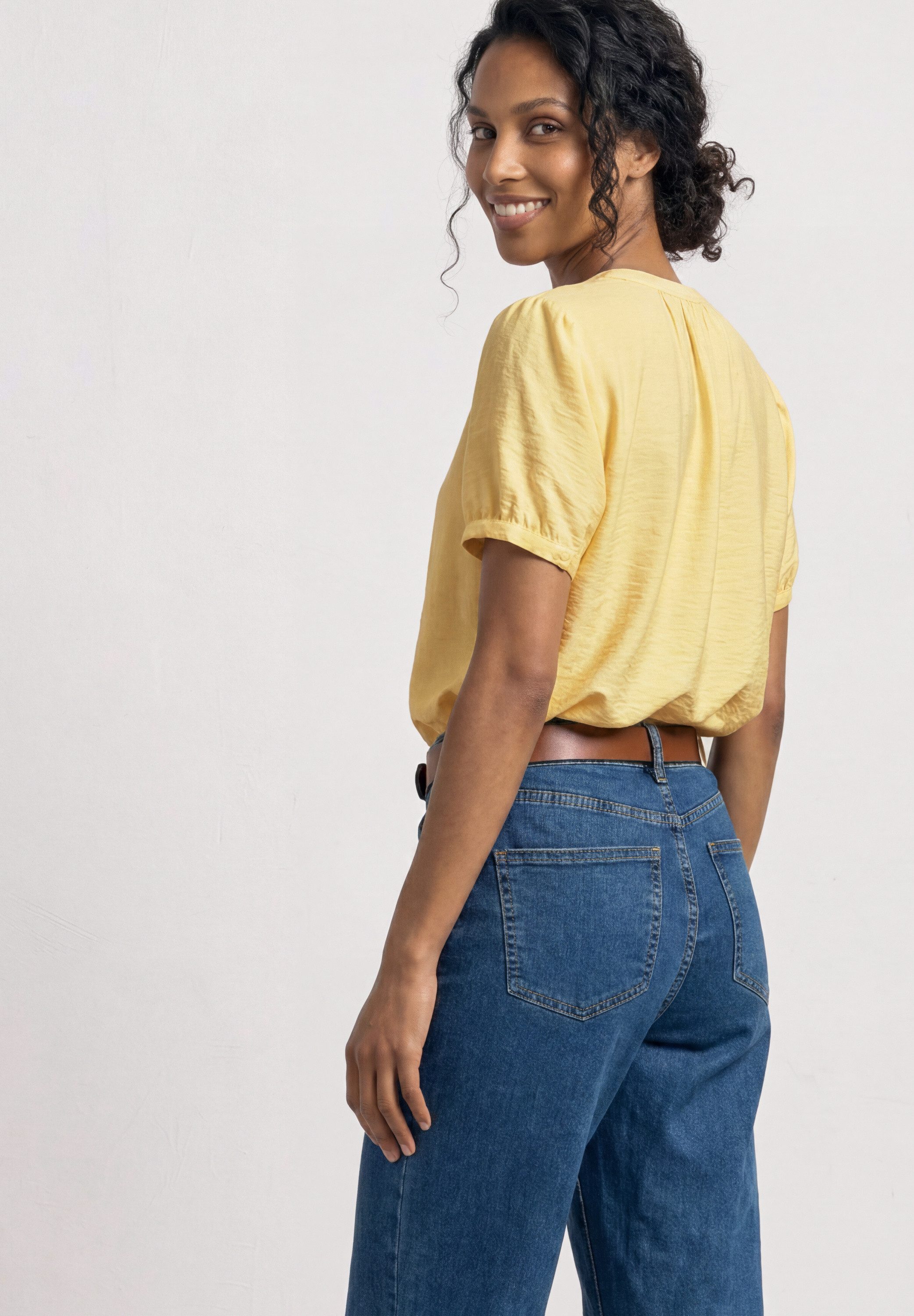 STREET ONE Kurzarmbluse Sommerbluse mit Split Neck und Knöpfen