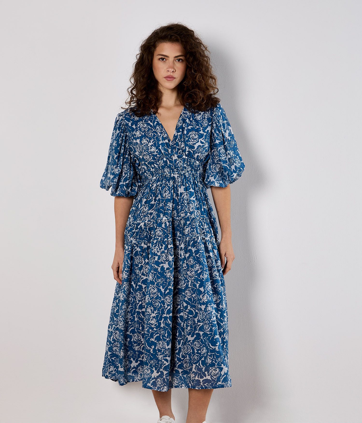 Apricot Druckkleid Gestuftes Midikleid, mit Rosenmuster günstig online kaufen