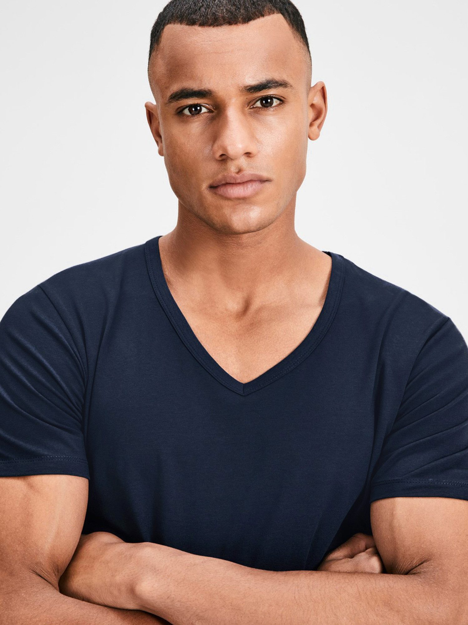 Jack & Jones T-Shirt Basic V-Neck (3-tlg., 3er Pack) etwas länger geschnitten, nicht zu kurz