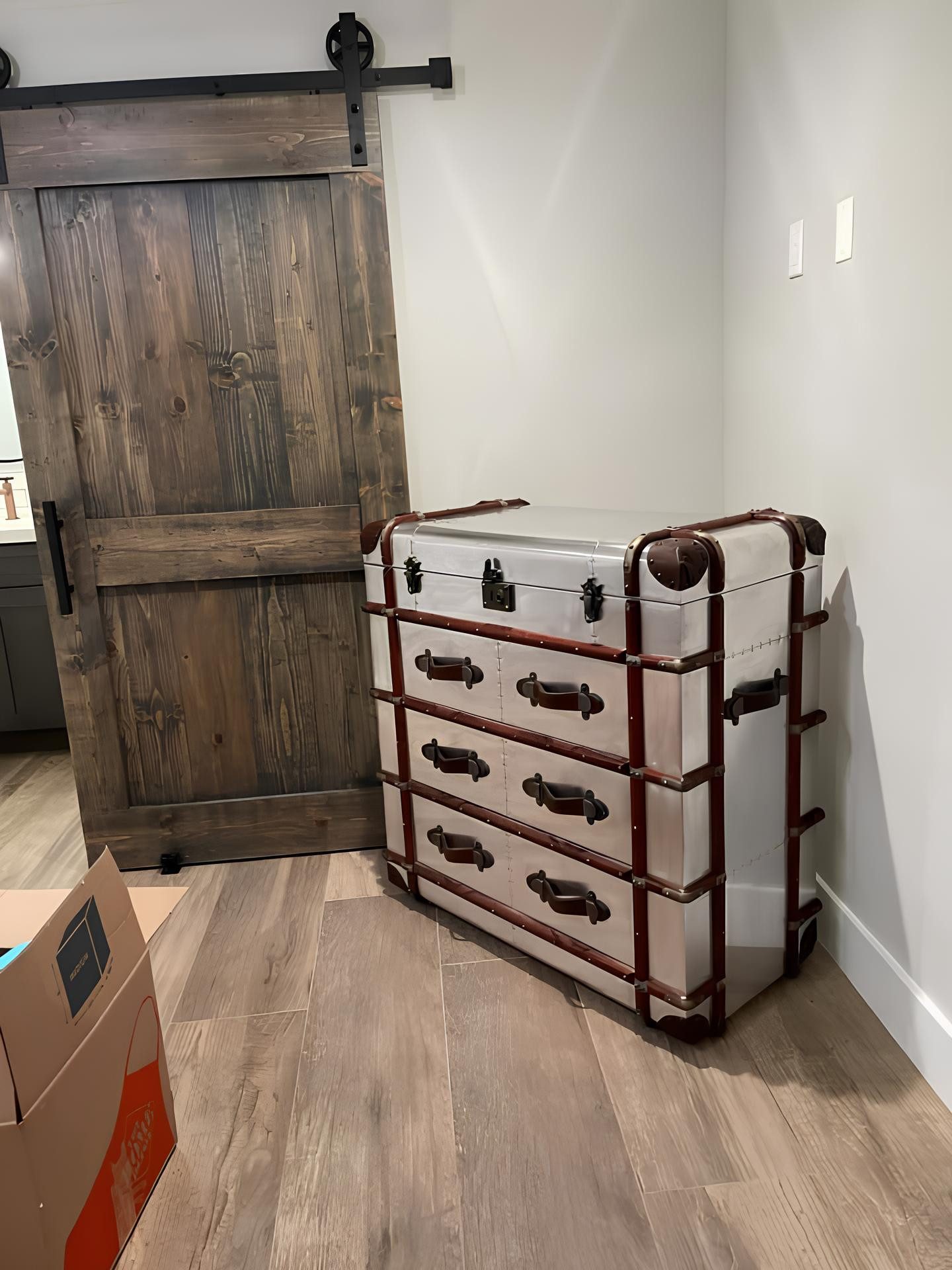 JVmoebel Kommode Vintage Aluminium Koffer Sideboard im Fliegerstil Silber (1 St), Made in Europa