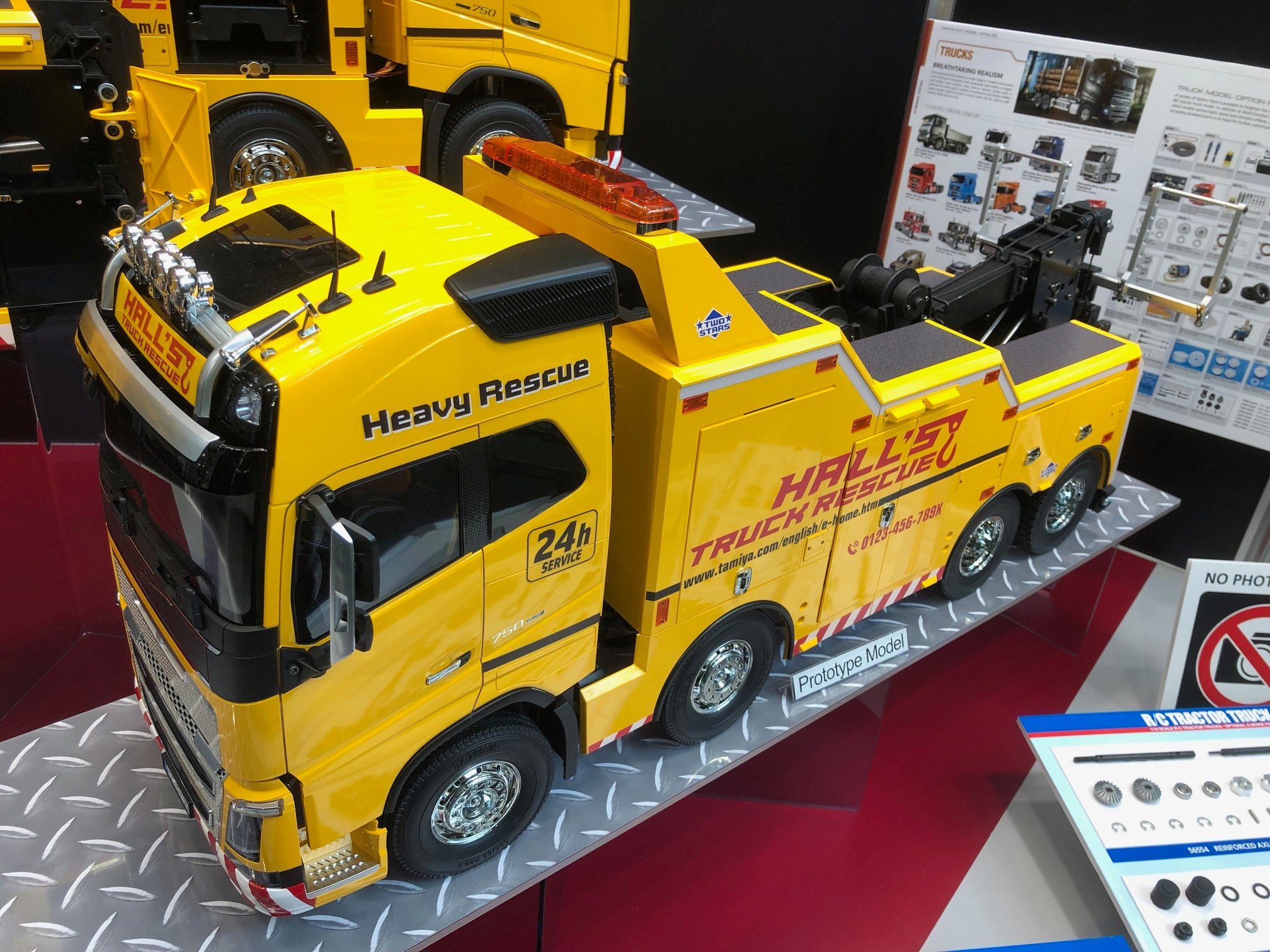 Tamiya RC-Truck RC Truck - LKW Volvo FH16 Abschlepper 8x4 Tamiya 1:14