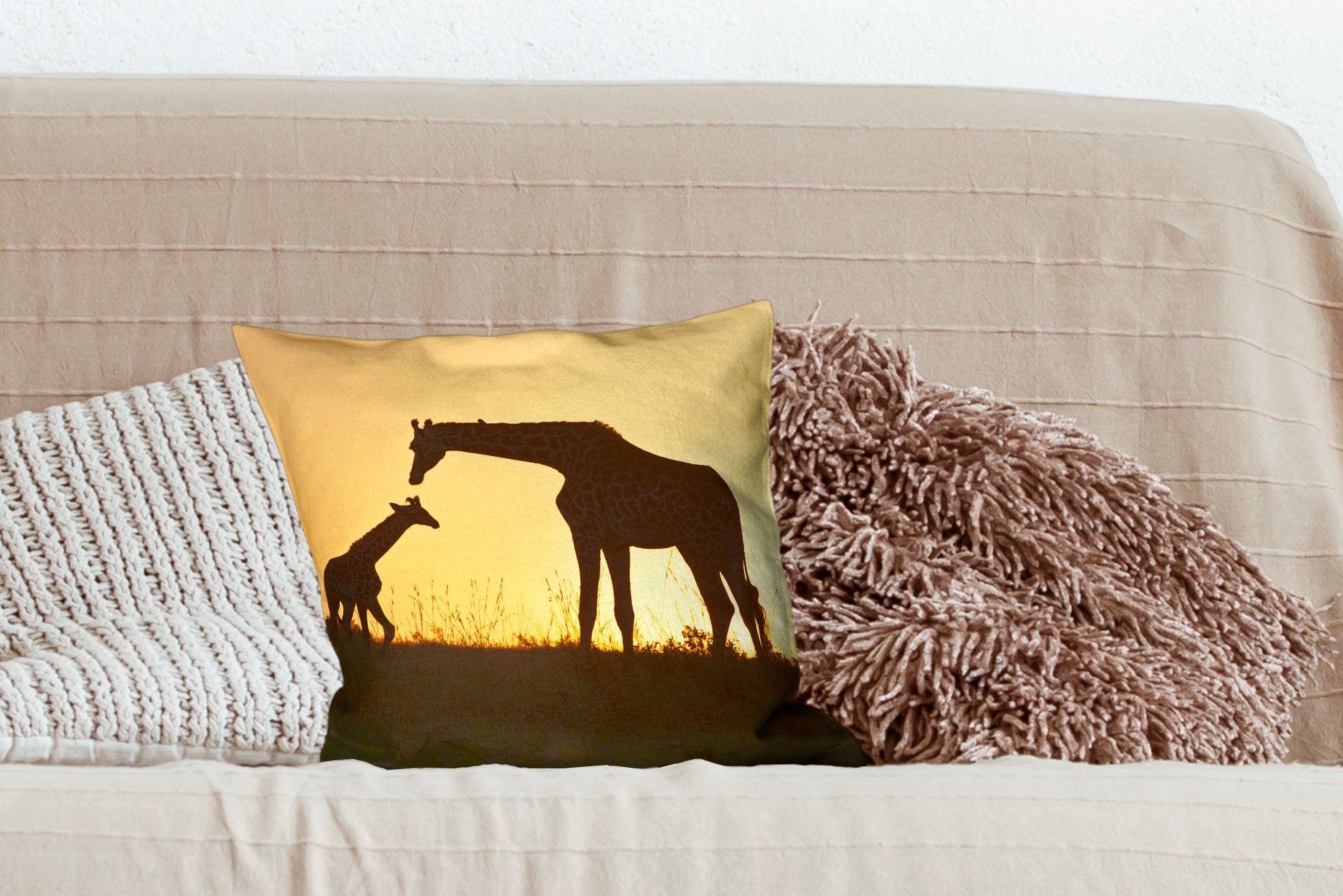 Giraffe Scherenschnitt Wohzimmer, Deko, Füllung - Zierkissen Dekokissen Schlafzimmer, für Sofakissen - MuchoWow mit Kalb,