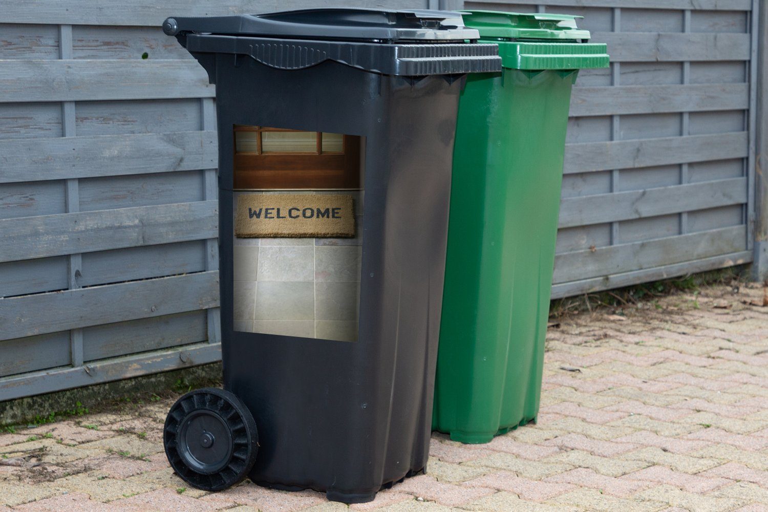 Mülltonne, Eine vor Willkommensmatte St), MuchoWow Tür Abfalbehälter der Mülleimer-aufkleber, Container, (1 Sticker, Wandsticker