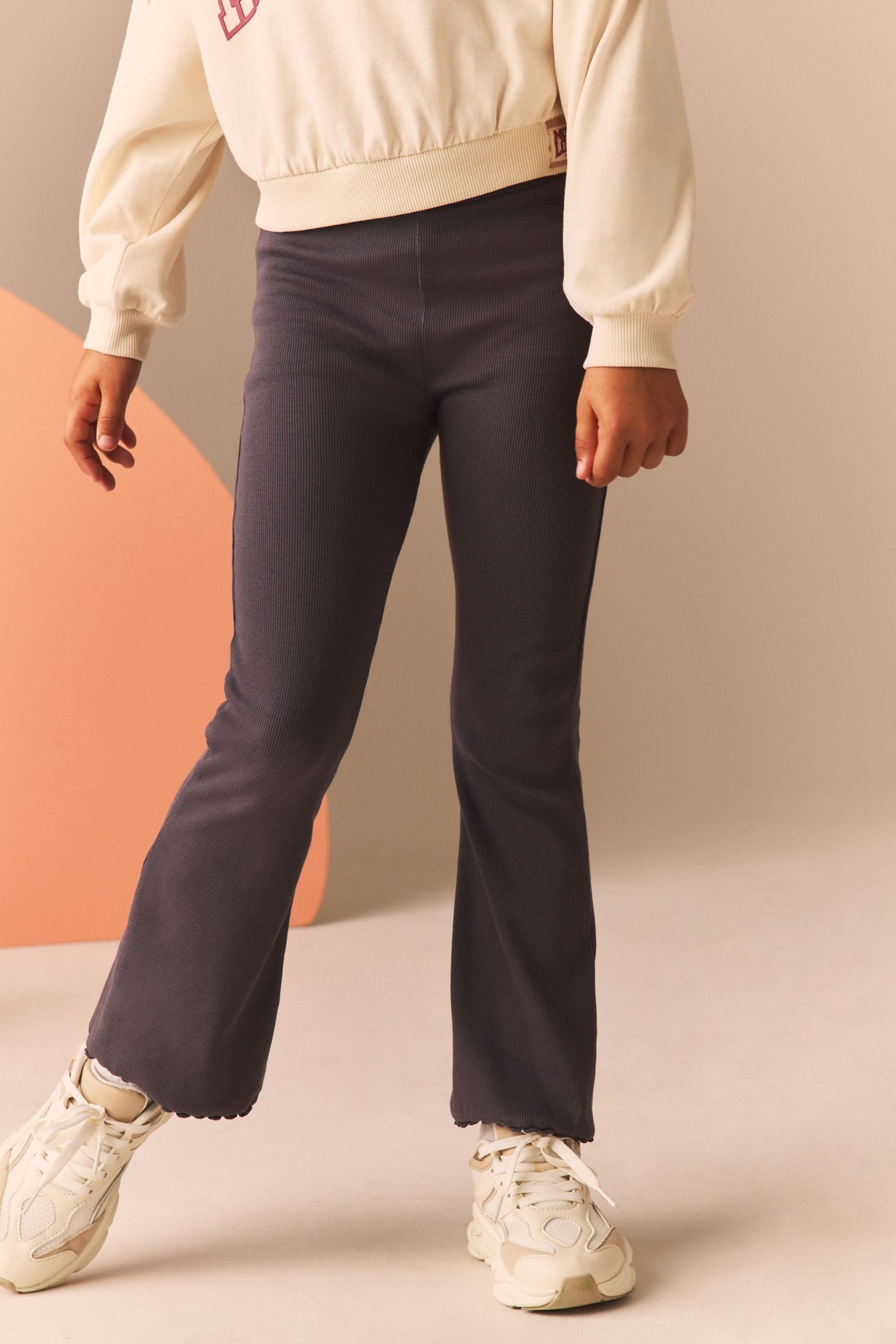 Next Leggings Gerippte Leggings mit ausgestelltem Bein (1-tlg)