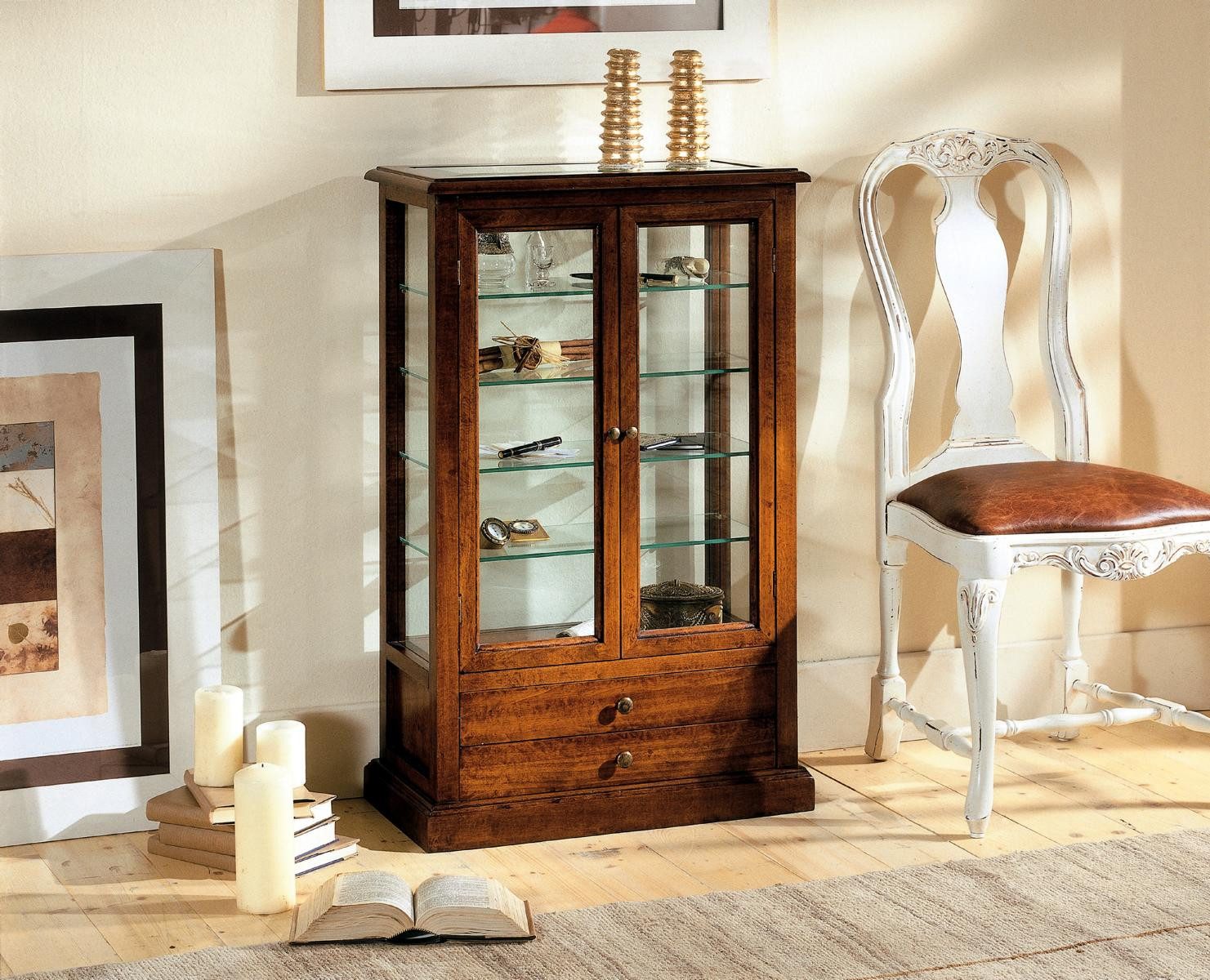 Vitrine Massive Holzmöbel Vitrine aus Echtwood mit Glastüren