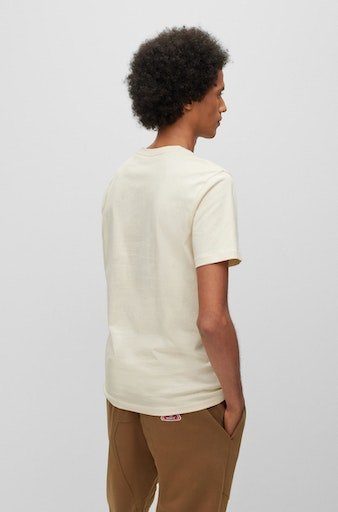 der Light Brust BOSS-Stickerei ORANGE mit BOSS Beige auf T-Shirt