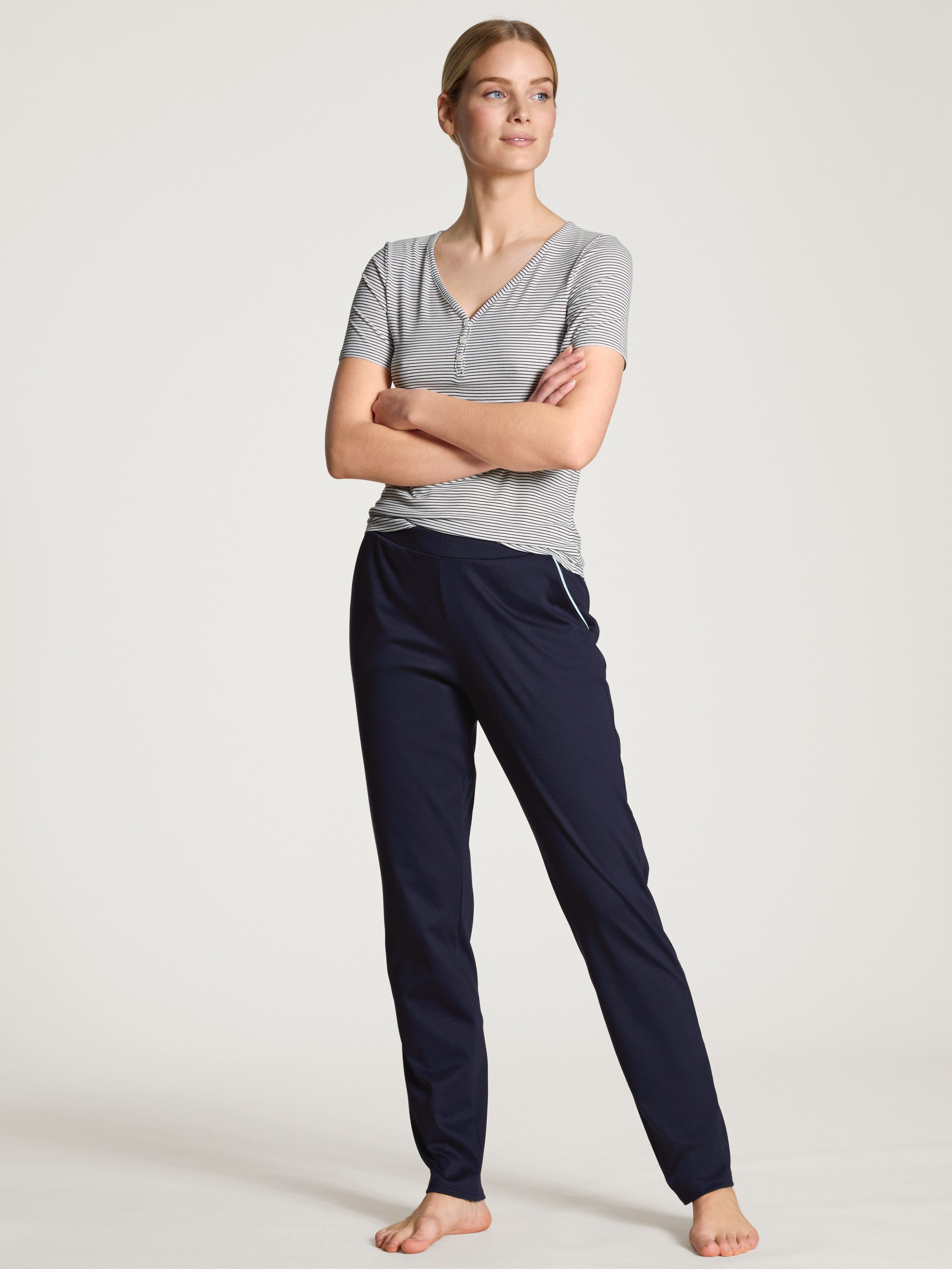 CALIDA Kurzarmshirt Favourites Damen (1-tlg) V-Ausschnitt, Feinripp, Knopfleiste, thermoregulierend, kühlend