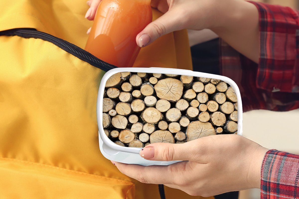 MuchoWow Lunchbox Brennholz auf einem für Kinder Mädchen und Brotdose, Erwachsene, Jungs weiß (2-tlg), Kunststoff, für und Brotbox Haufen