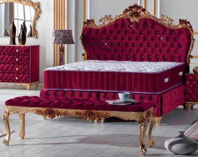 Casa Padrino Bett Doppelbett Bordeauxrot / Gold - Prunkvolles Samt Bett mit Glitzersteinen und Matratze - Komplett Set