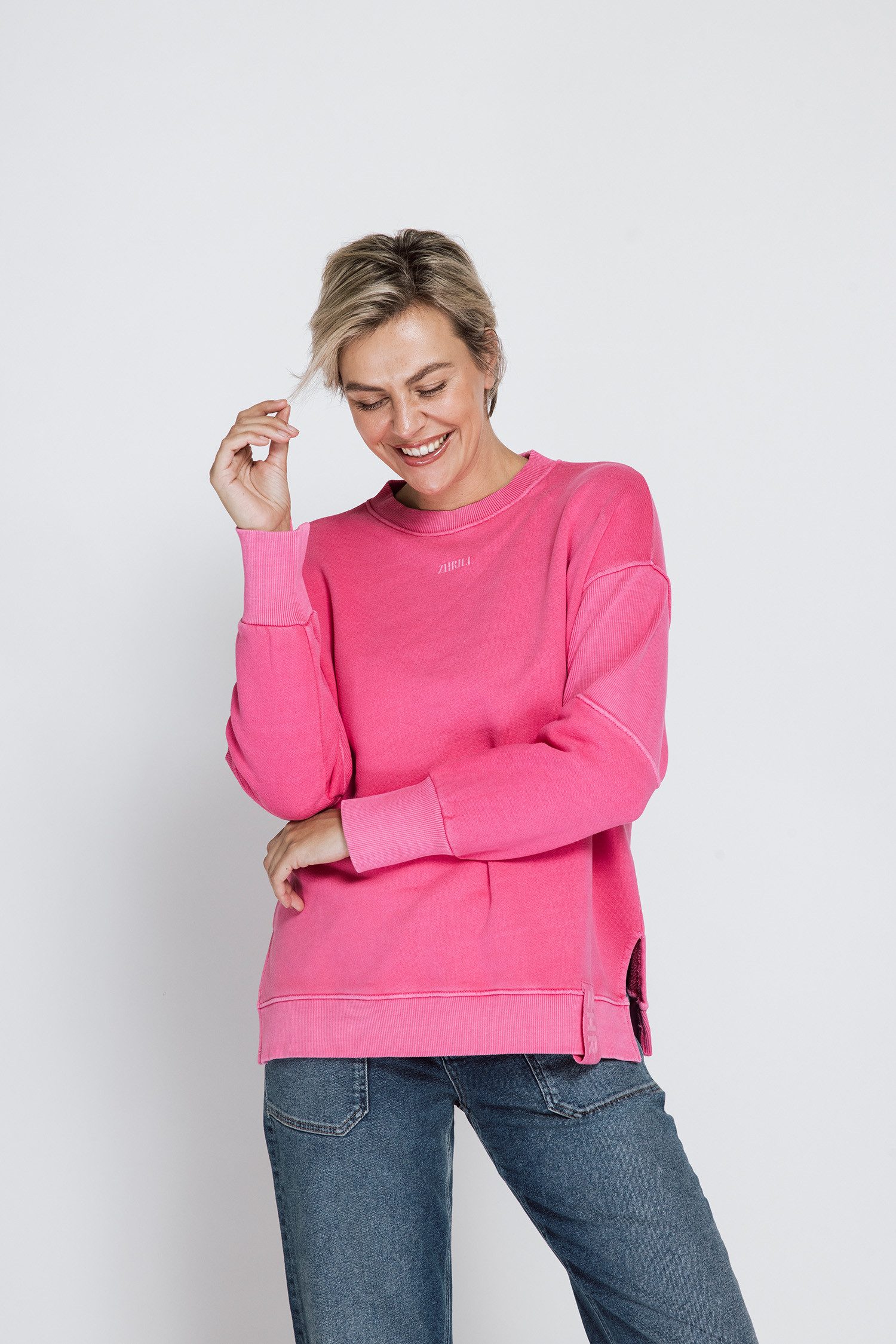 Zhrill Sweater OLEA bequeme Passform / Rundhals / Modische Schlitze