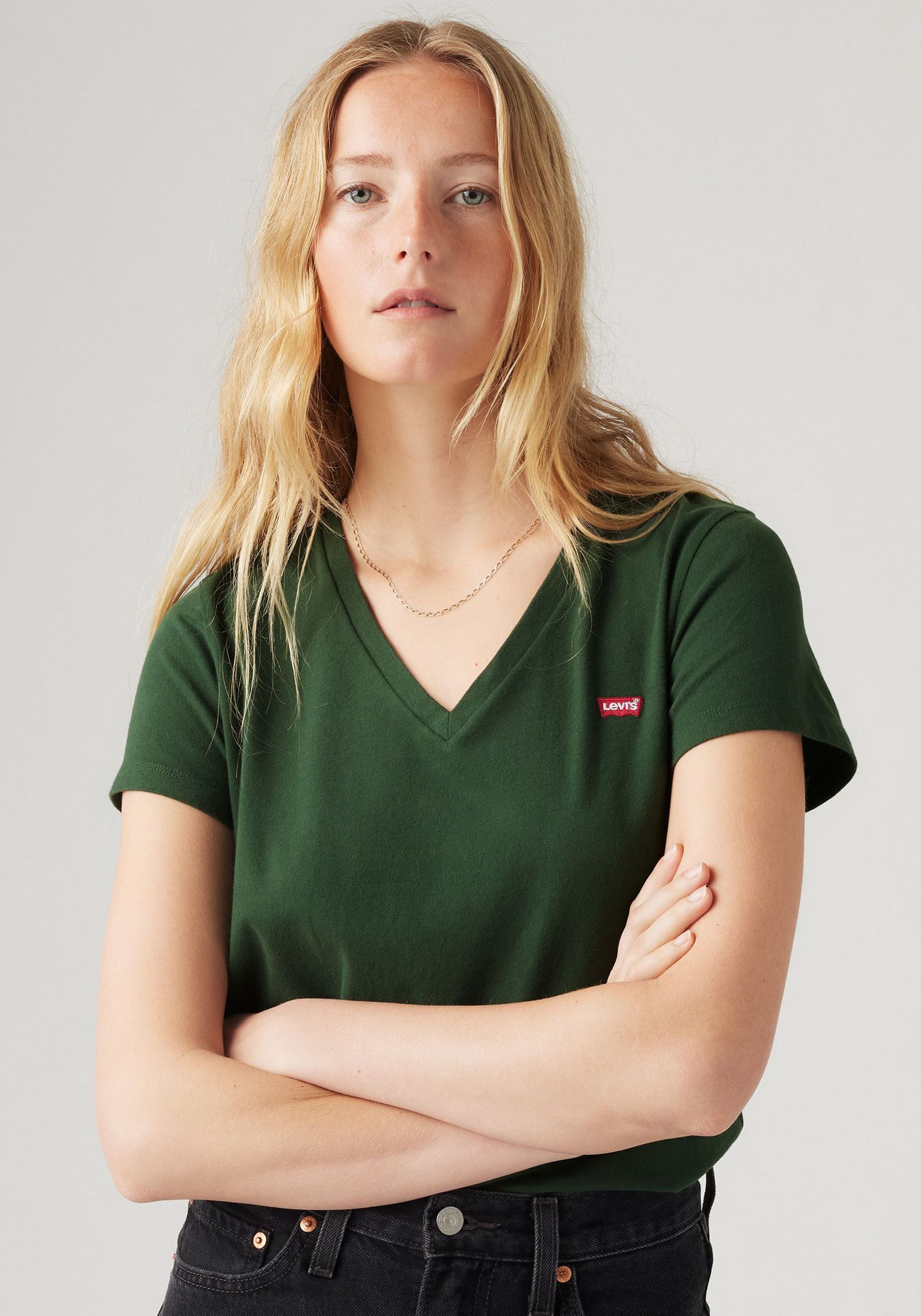 Levi's® V-Shirt Perfect Tee mit kleinem Batwing- Logo günstig online kaufen