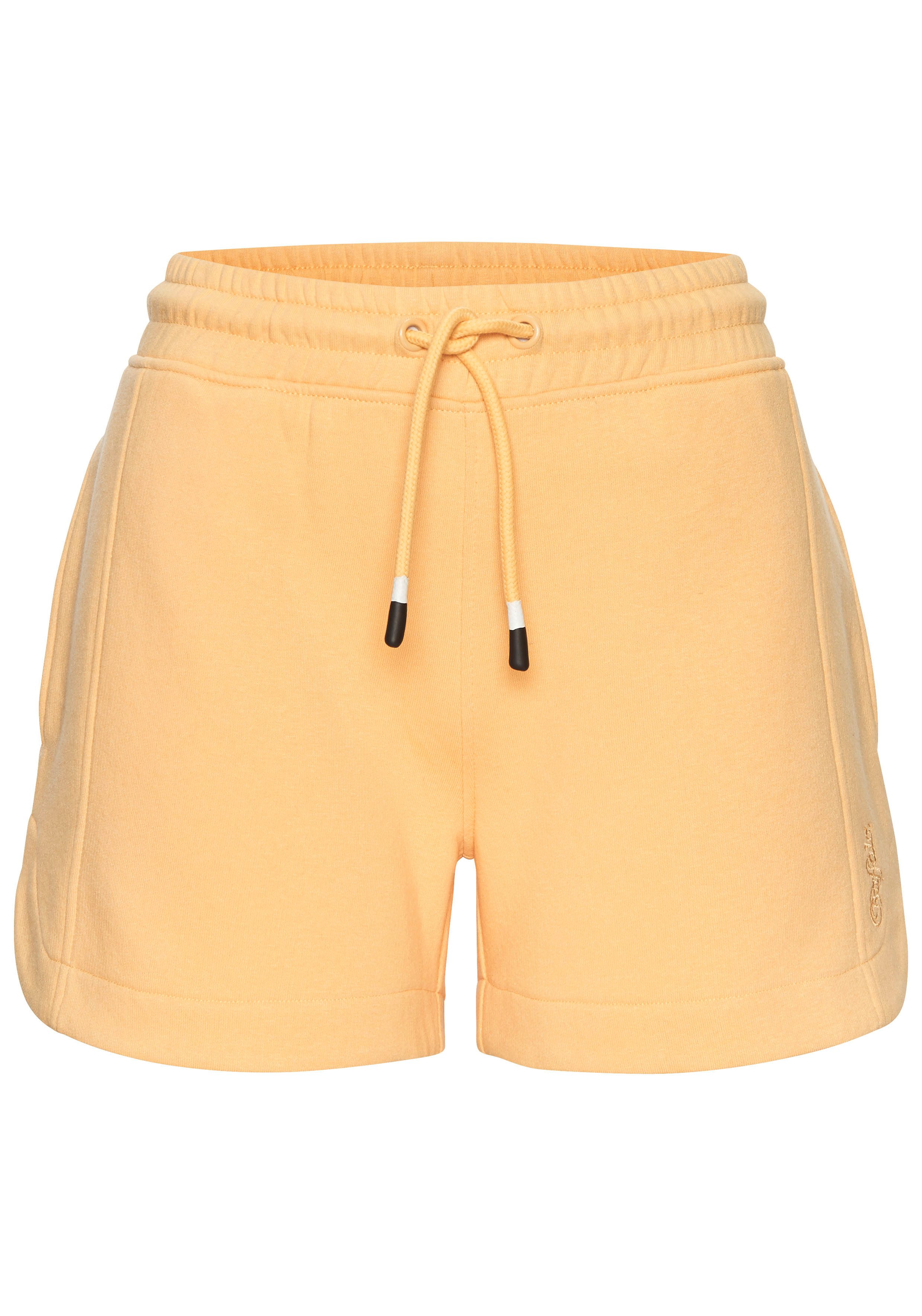 Buffalo Sweatshorts mit kleiner Logostickerei. € 24,99