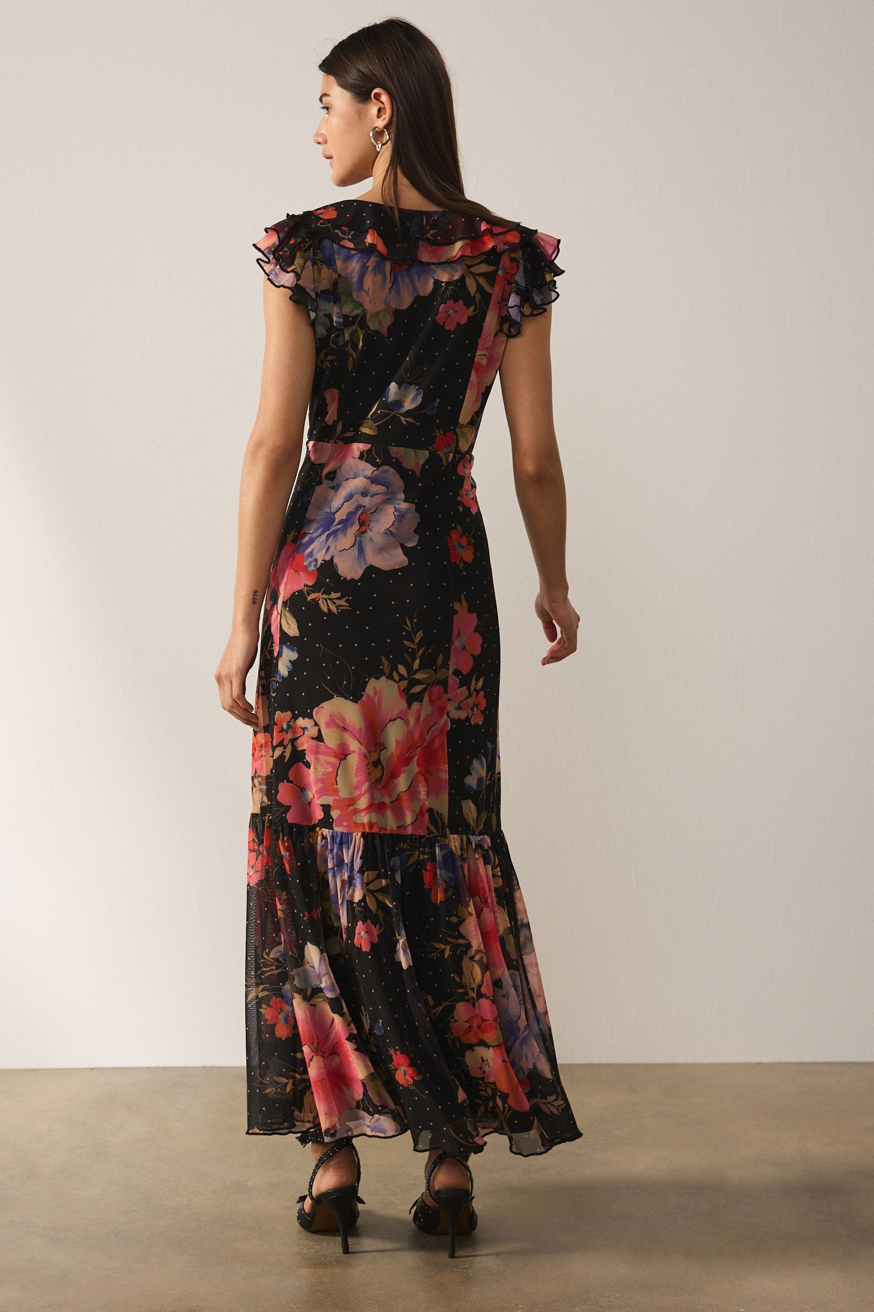 Next Maxikleid Gestuftes Midikleid mit gerüschtem Ausschnitt (1-tlg)