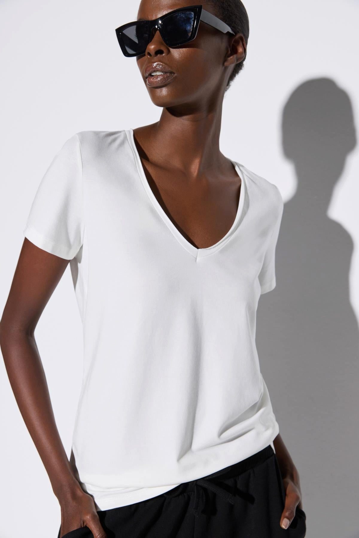 T-Shirt Basic-T-Shirt mit V-Ausschnitt und kurzen Ärmeln