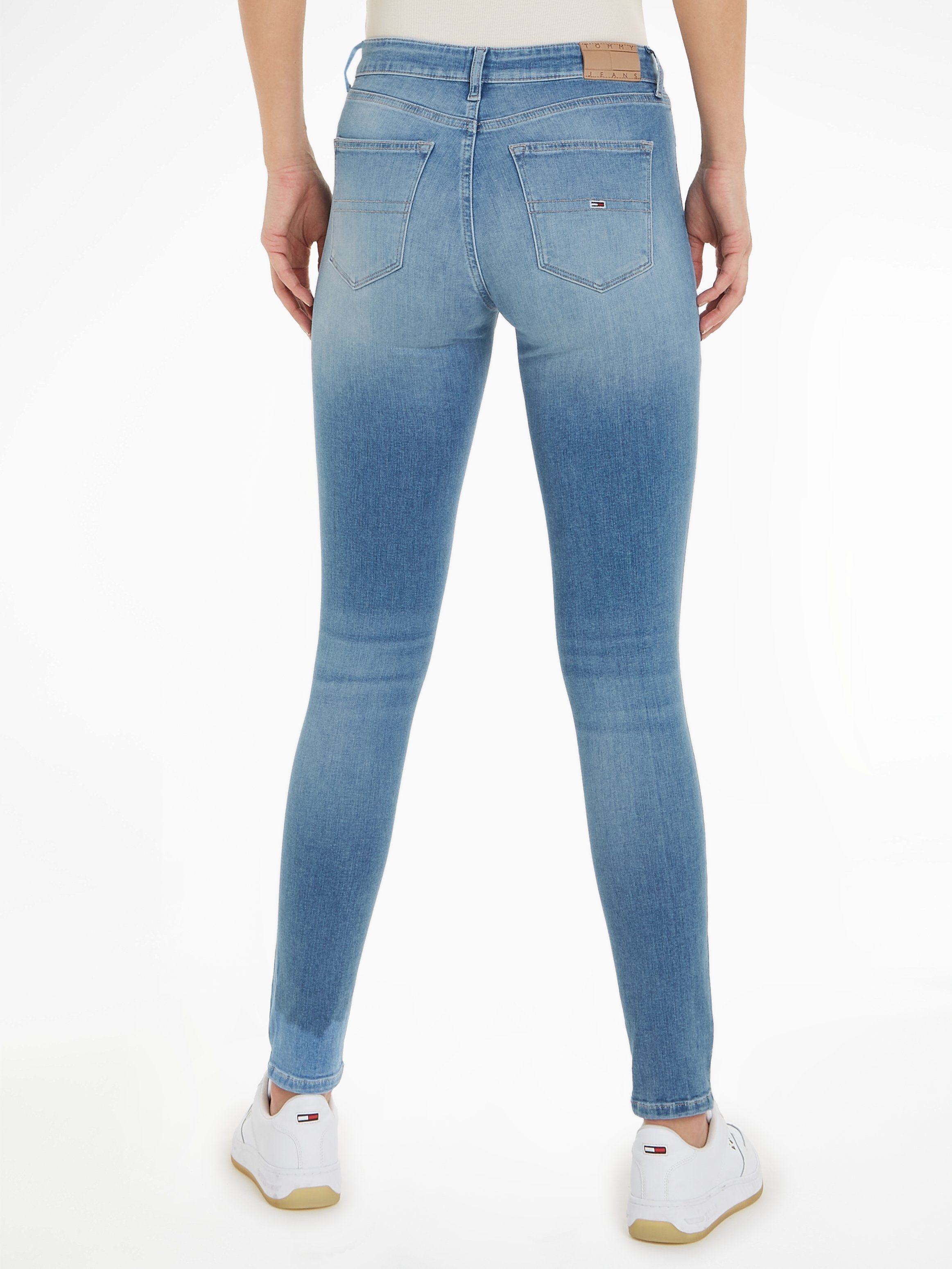 Tommy Jeans Bequeme Jeans Nora mit Ledermarkenlabel, Aus weicher  Baumwollmischung