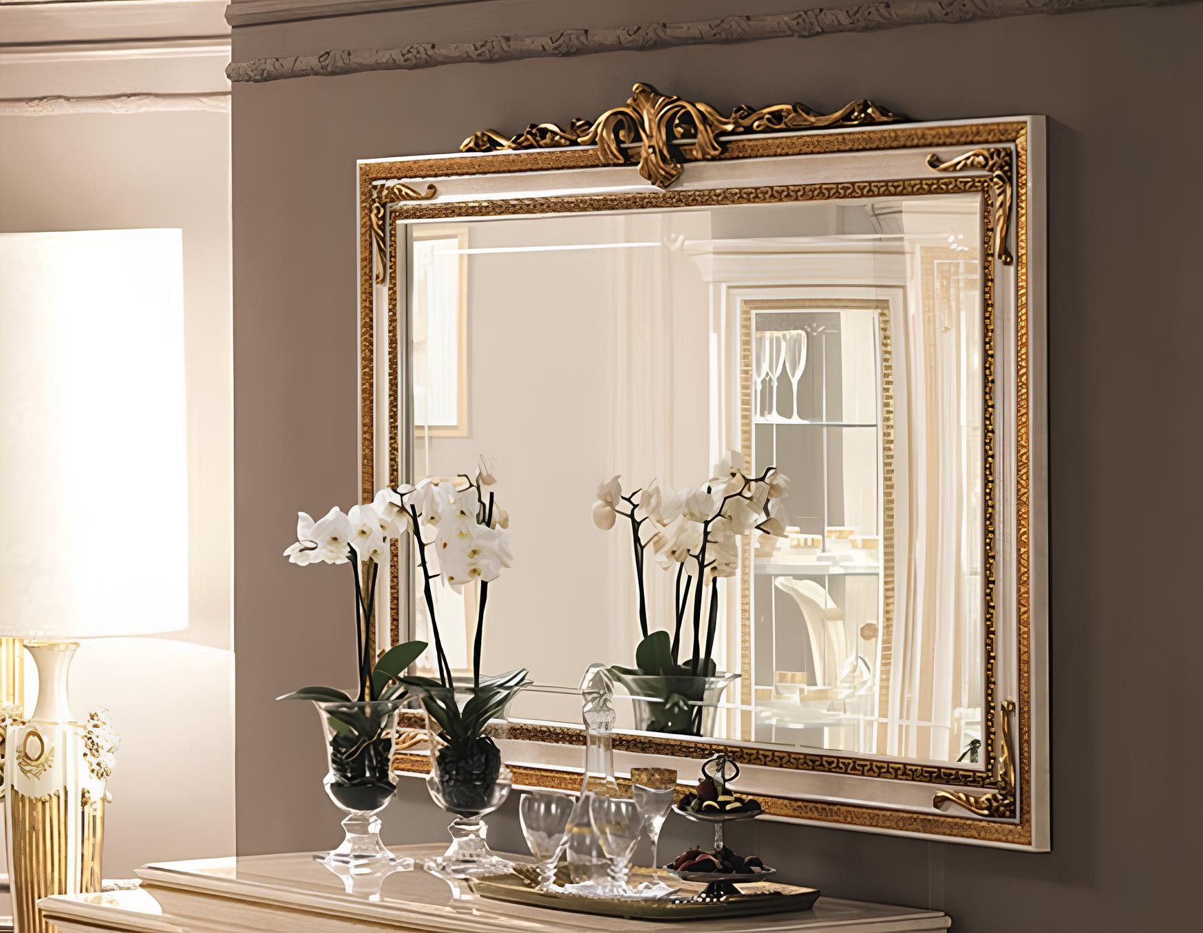 JVmoebel Wandspiegel Goldfarbener Hängespiegel mit kunstvollem Holzrahmen (1-St), Made in Europa