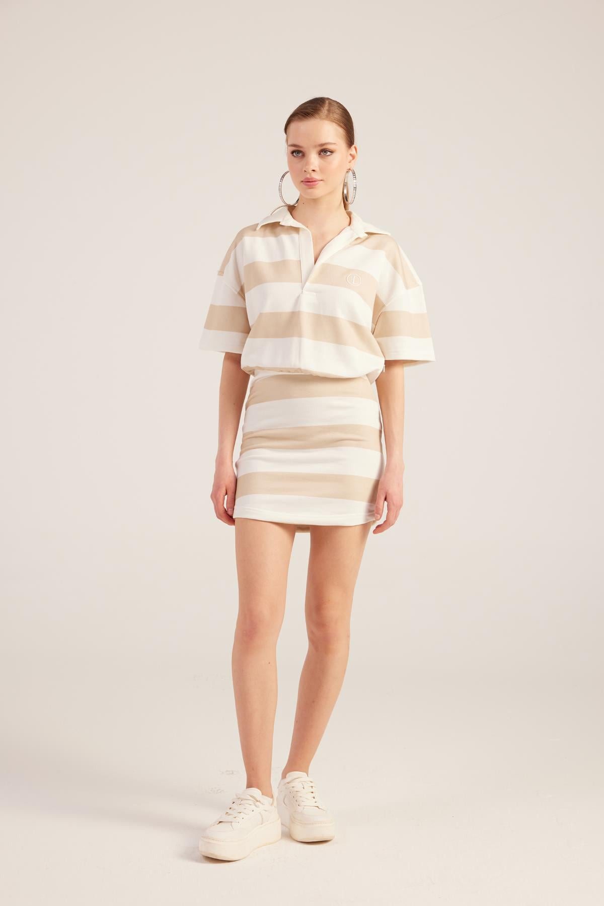 HOLLY LOLLY Midikleid Gestreiftes Mini-Kleid mit Polokragen