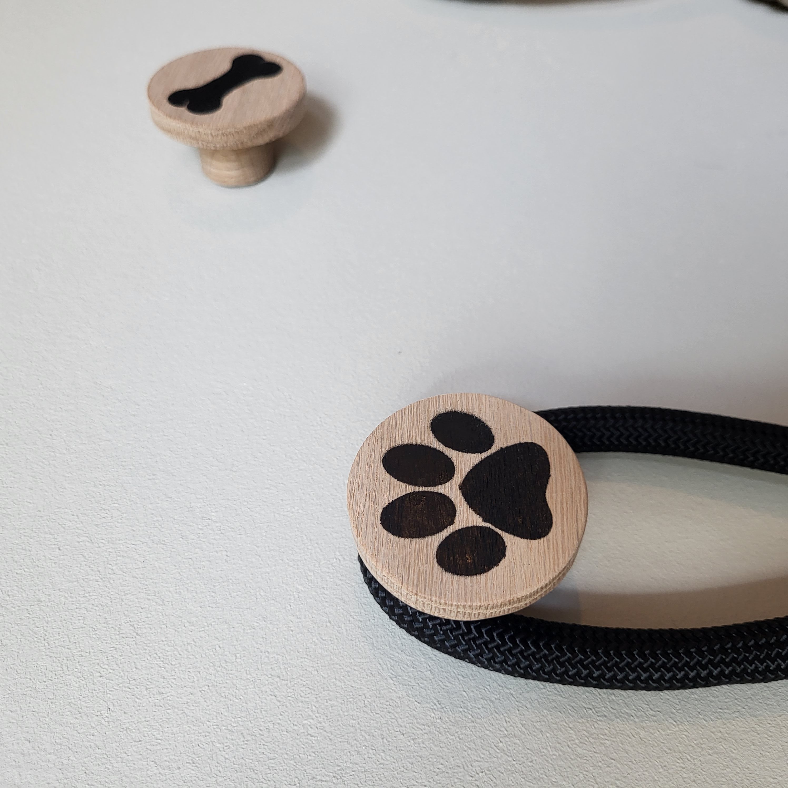 ScandiHooks Wandhaken Hundegarderobe / Leinenhalter aus massivem Eichenholz, Flur, Garderobe, Eingang, Eingangsbereich, Ankleide, Umkleide, Schlafzimmer, Kinderzimmer, Badezimmer, Unbehandeltes und nachhaltiges Eichen-Massivholz