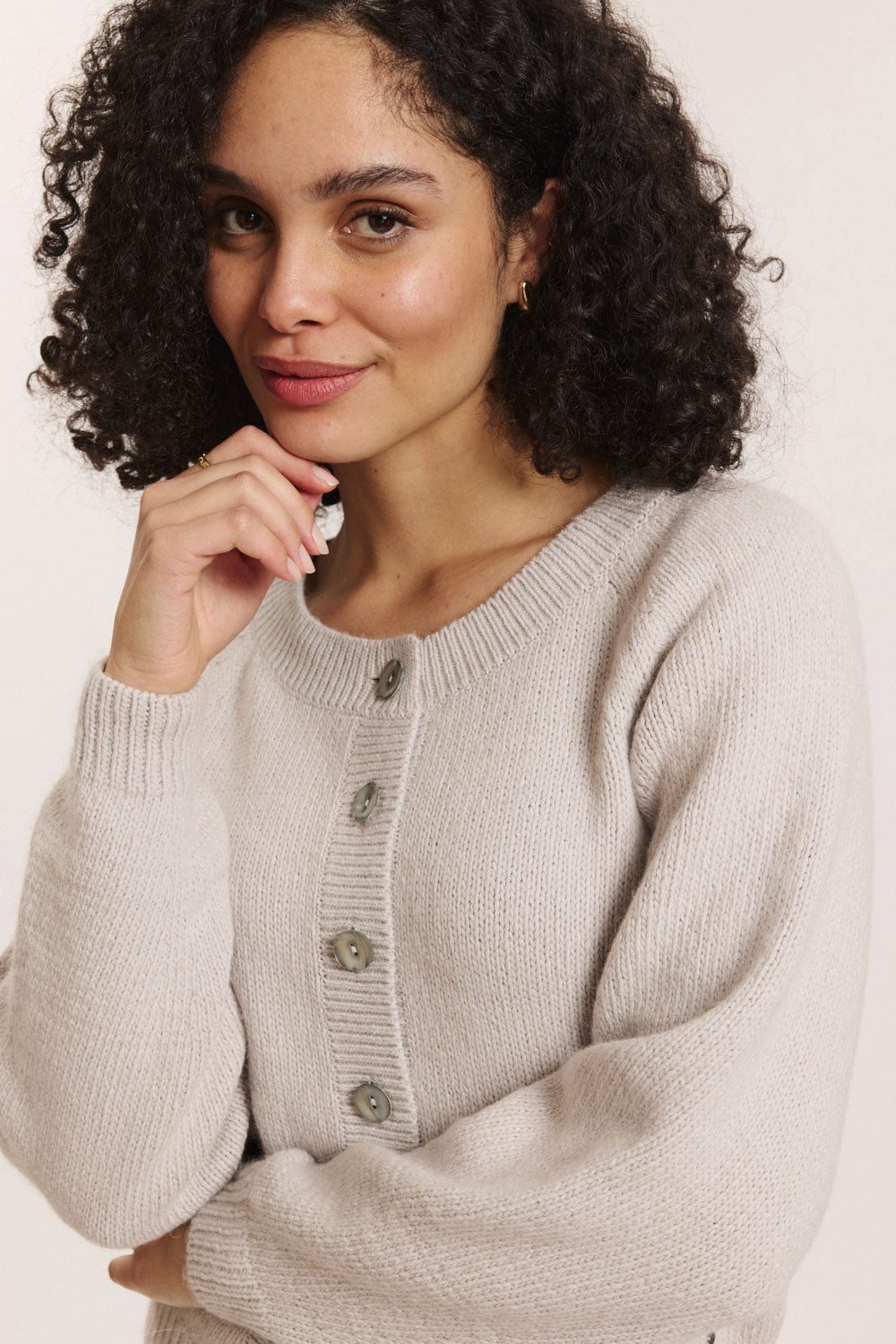 Tranquillo Strickjacke Damen Astriid aus Alpaka & Bio-Baumwolle Rundhals lässige Passform Flauschiger Cardigan mit gerippten Abschlüssen & Knopfleiste
