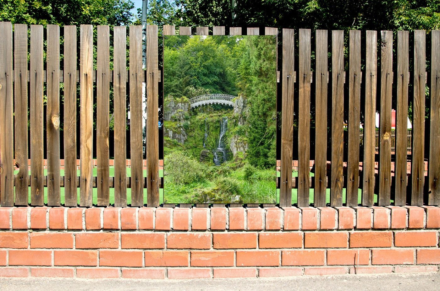 Wallario Sichtschutzzaunmatten Brücke im Wald