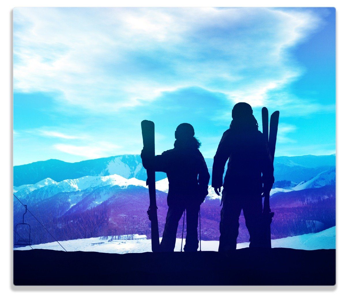 Wallario Herd-Abdeckplatte Zwei Ski-Fahrer blicken über eine Gebirgslandschaft, ESG-Sicherheitsglas, (Glasplatte, 1 tlg., inkl. 5mm Noppen), verschiedene Größen