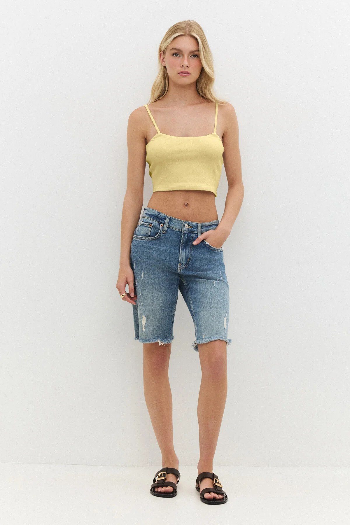 No Matter What T-Shirt Crop-Top mit eckigem Ausschnitt und dünnen Trägern
