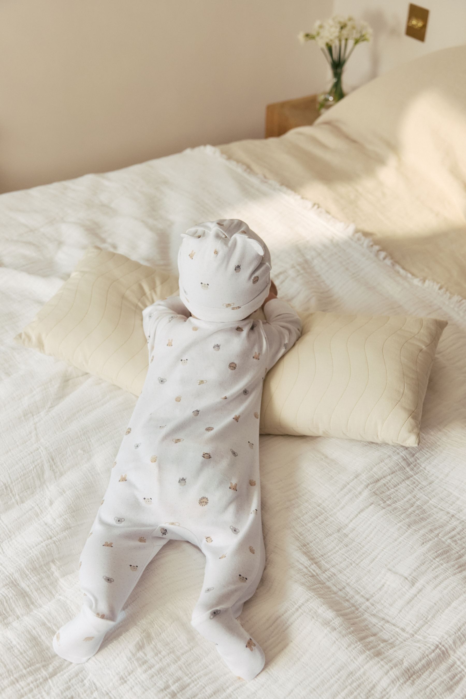 Next Schlafoverall Babys-Schlafanzug und Mütze, Born In 2026 (2-tlg)