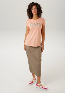 Aniston CASUAL T-Shirt mit blumigem Schriftzug im Vorderteil . NEUE KOLLEKTION