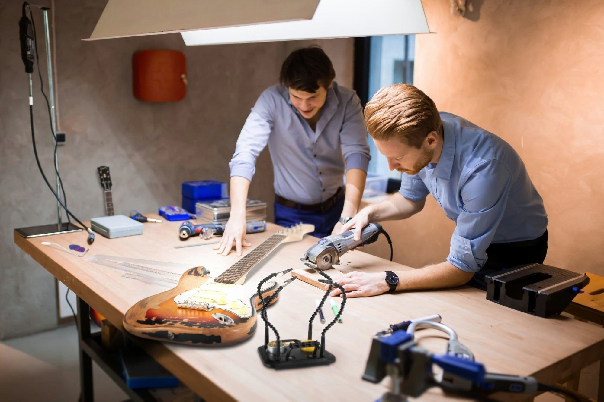 Stagecaptain Elektroschweißgerät LH-400 Löthilfe, Helfende Hand für Bastel- und Lötarbeiten, vier flexible Arme mit Krokodilklemme & Abrollhilfe für Lötzinn