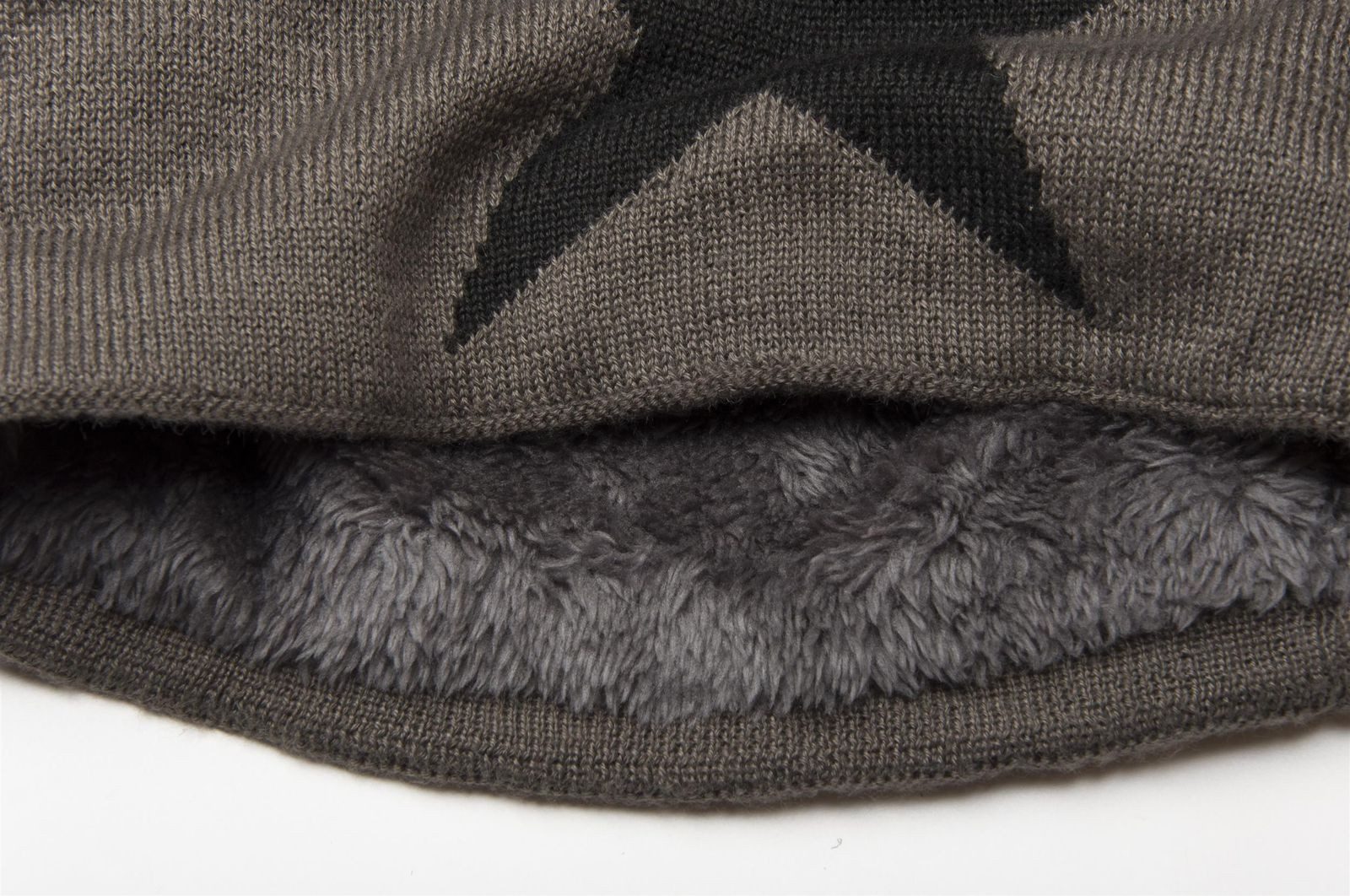 styleBREAKER Strickmütze Strick Beanie Mütze mit Stern (1-St)