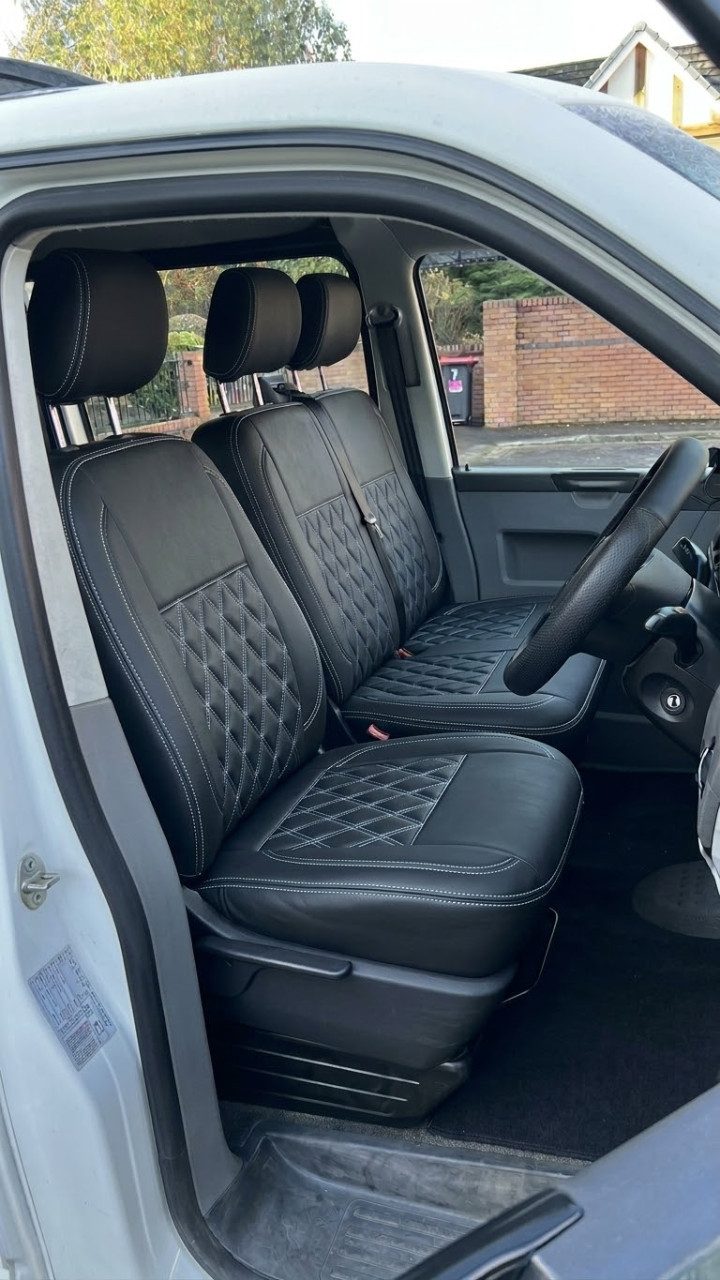 Montegoni Autositzbezug VW T5, T6, T6.1 Sitzbezüge Schwarz 1+2, 3-Sitzer mit Armlehne, Mehrteiliges Set Sitzbezüge, Komplettset Vordere Sitzbezüge VW Transporter, Passgenau, Wasserabweisend, Atmungsaktive, Langlebig, Pflegeleicht