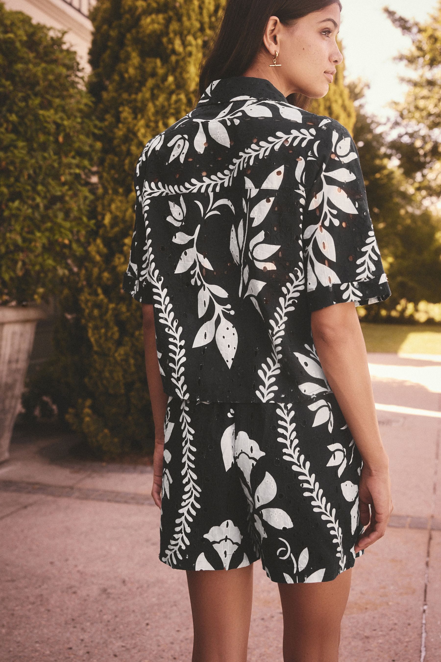 Next Shorts Shorts mit Lochstickerei und günstig online kaufen