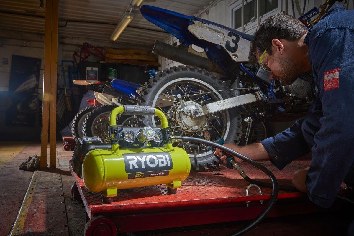 RYOBI Kompressor Akku-Kompressor ONE+ 18 V, Kompressor ohne Akku, Ladegerät, Auto Reifen, max. 8.30 bar