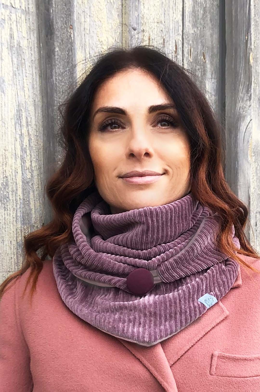 Wishproject® Dreieckstuch Damen Dreieckstuch, Cord rote Beere XXL Schal, Loopschal, Hergestellt in Deutschland, Langlebig und Stilvoll