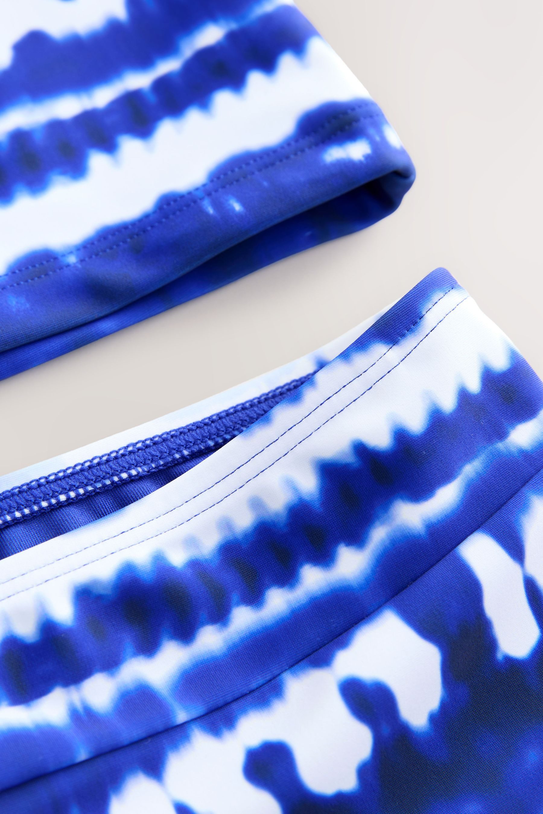 Next Badeanzug Sonnenschutztop und Schwimmshorts im Set (2-St)