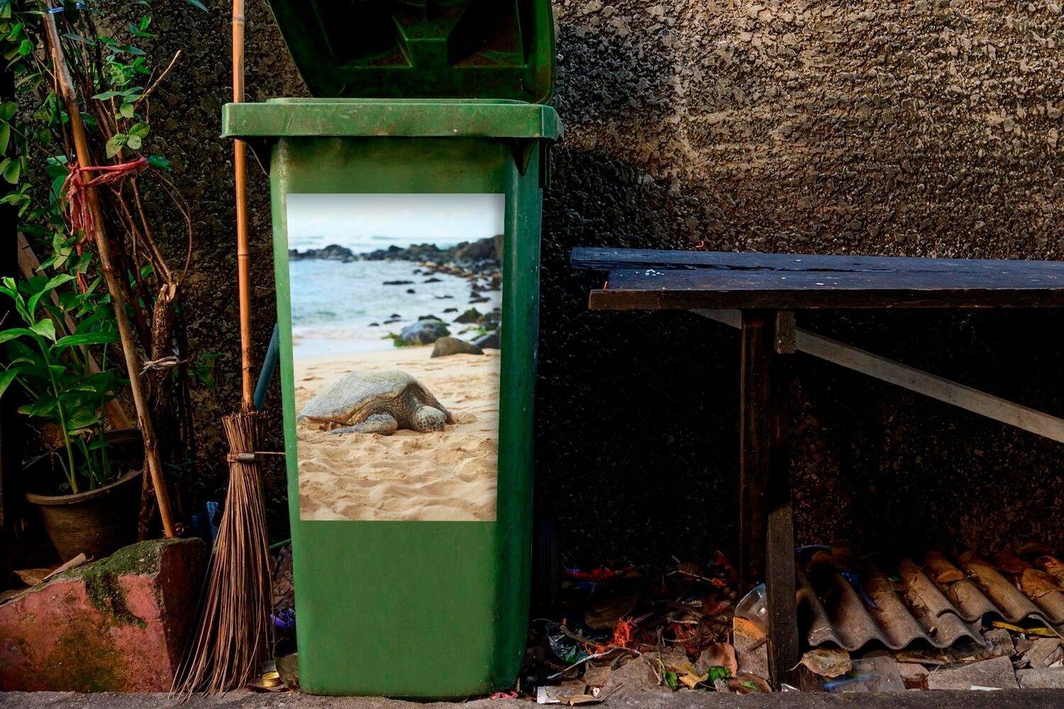 MuchoWow Wandsticker Schildkröte liegt Container, Mülleimer-aufkleber, Sticker, (1 Mülltonne, St), Strand Abfalbehälter am