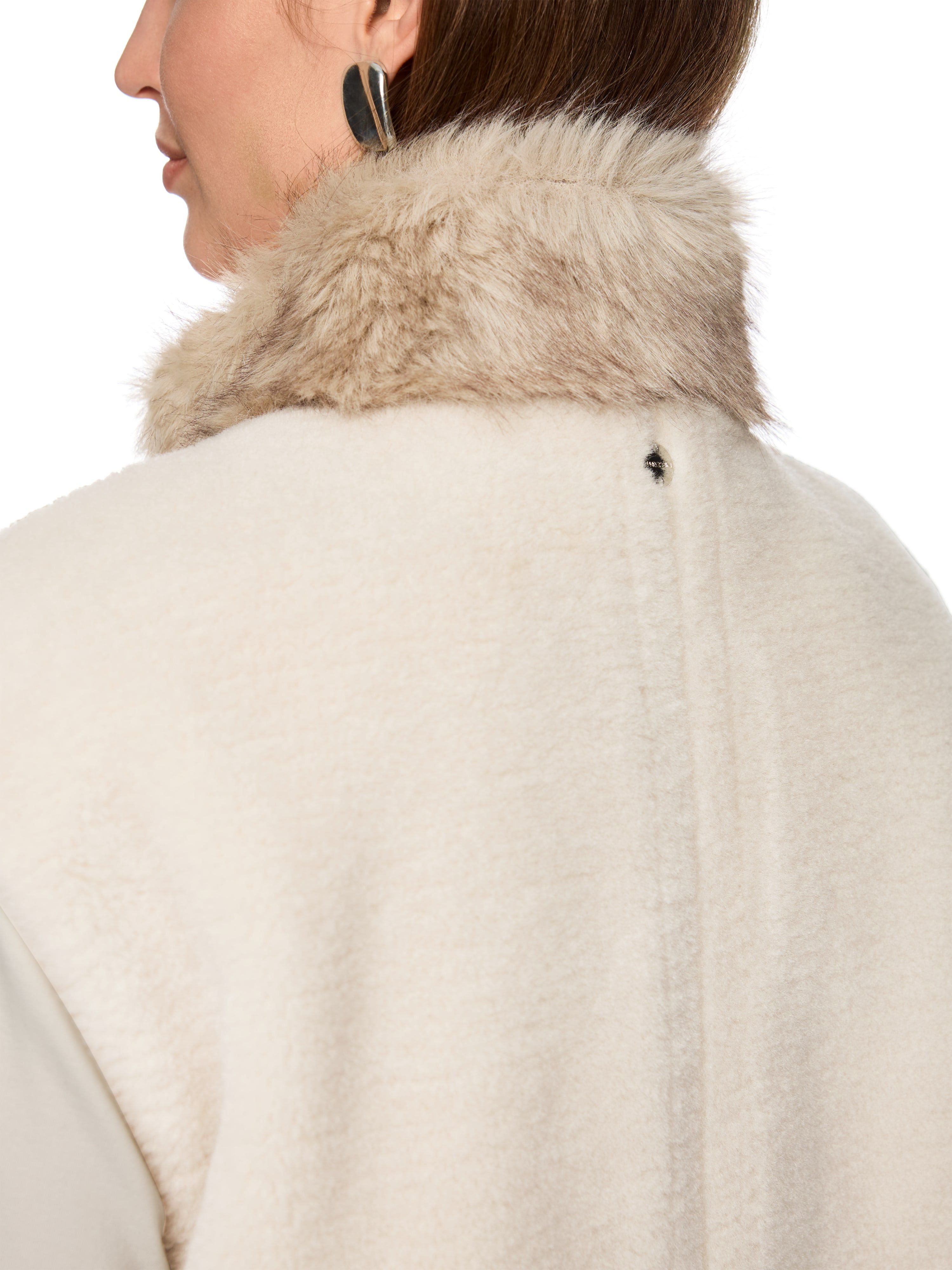 Marc Cain Plüschweste City Tours Premium Damenmode kuschelig, mit Fake Fur Kragen, 2-Wege-Reißverschluss
