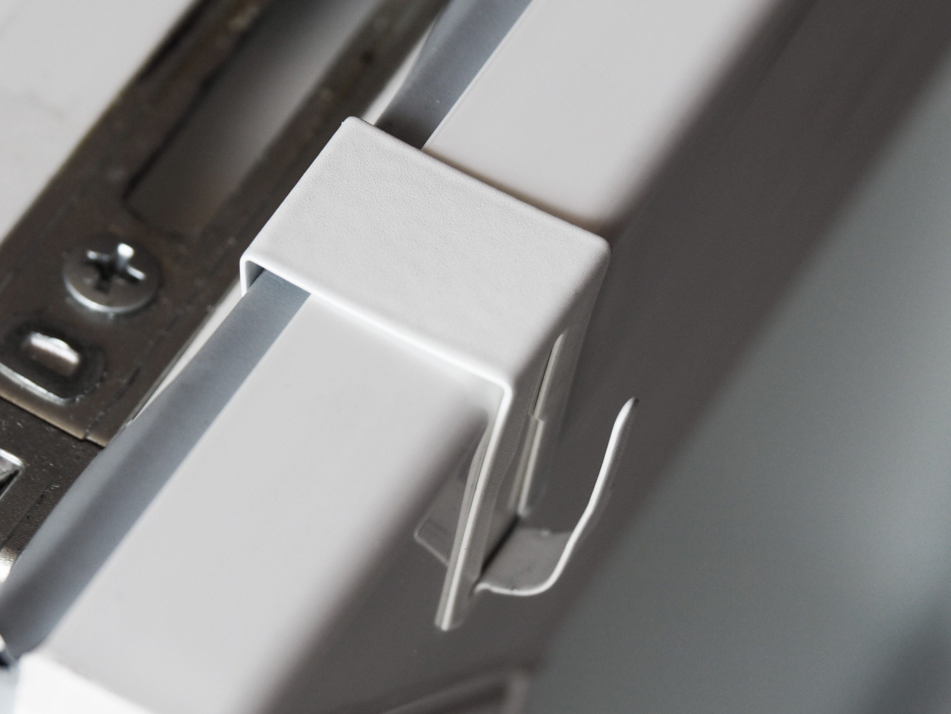 dekondo Fensterhaken aus Metall, Dekohaken, Fensterklipp, Klemmträger Gardinenhaken, zur Aufhängung von Fensterdekorationen, Fensterbildern, Lichterketten uvm.  – Bild 5 von 5