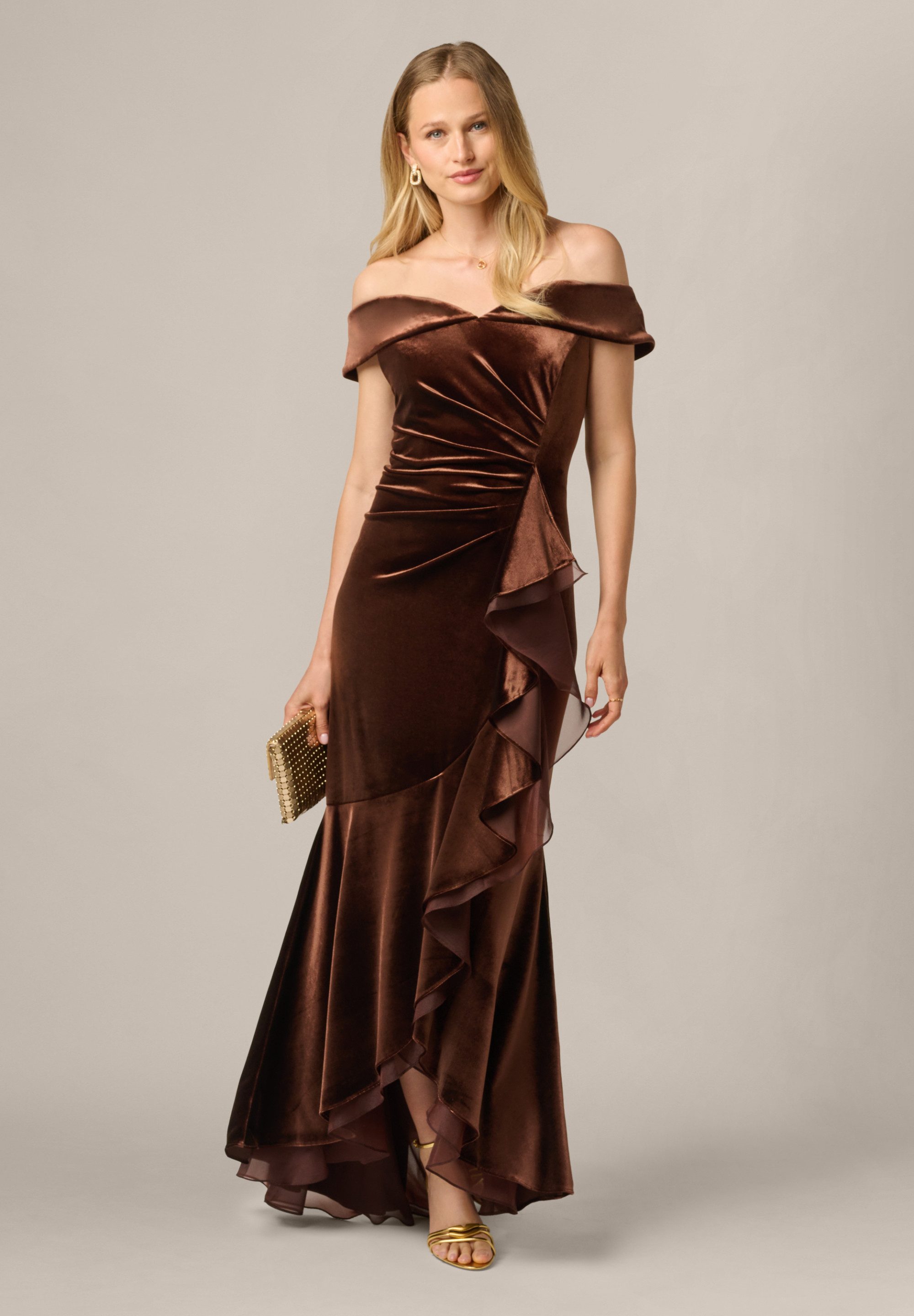 Adrianna Papell Abendkleid Velvet Off The Shoulder Gown Tailliert, figurbetont, elegant